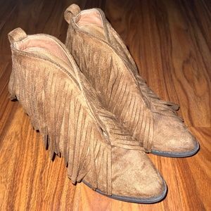 Fringe boots